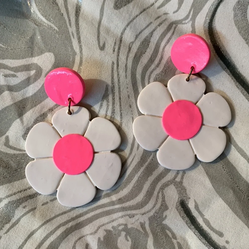 Blush Daisy Clay Daisy Earrings - Picture 2 of 4